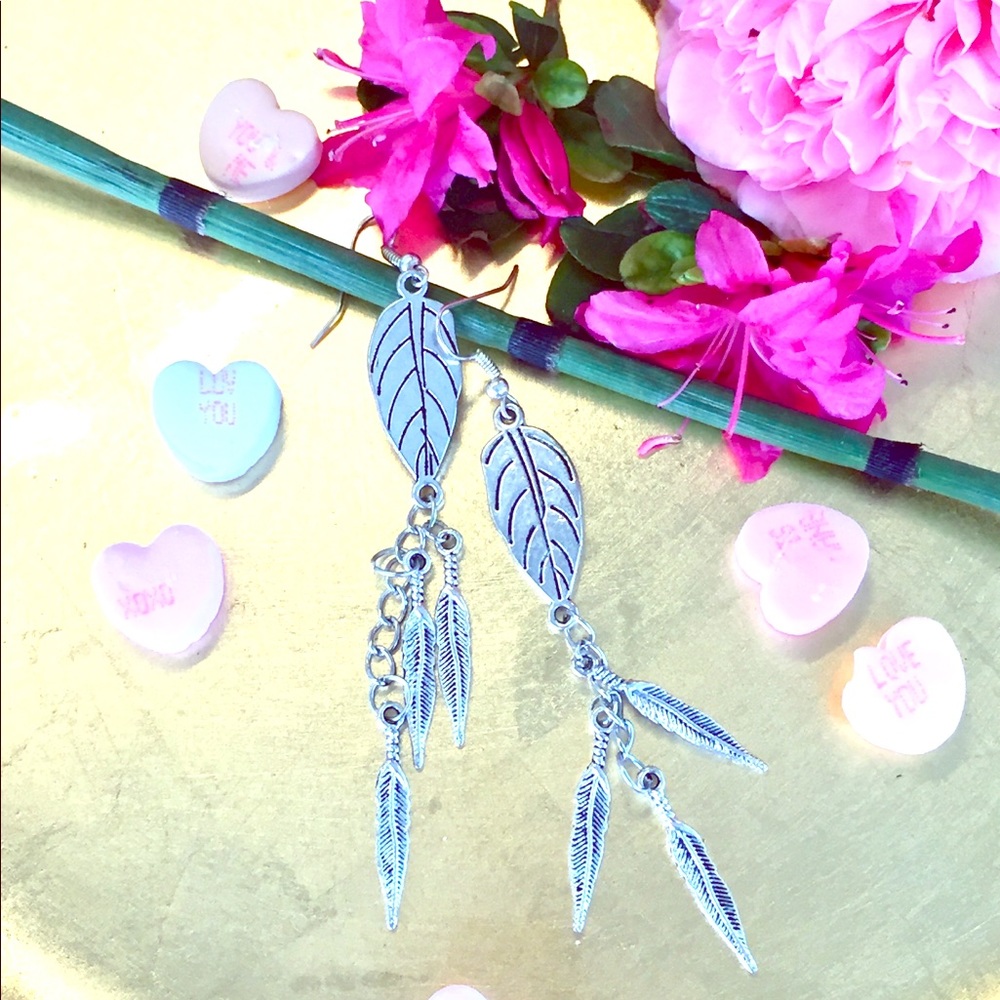 🇺🇸 Silver Leaves Dangle On Chain Earrings